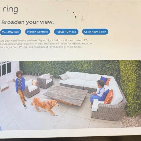 Ring Floodlight Cam Wired Plus - Picture 2 of 2